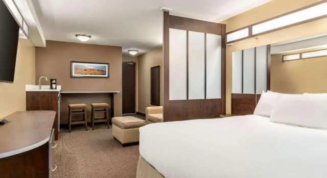 Двухместный номер Business Microtel Inn & Suites by Wyndham Estevan