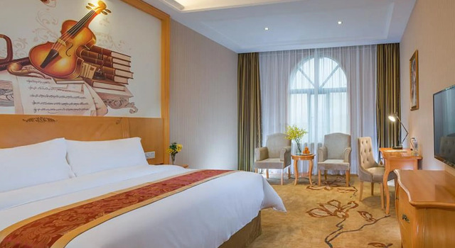 Vienna Hotel Shenzhen Longgang Dayun Center Branch, Rezerwuj Hotel Hotele w Shenzhen z parkingiem, Parking