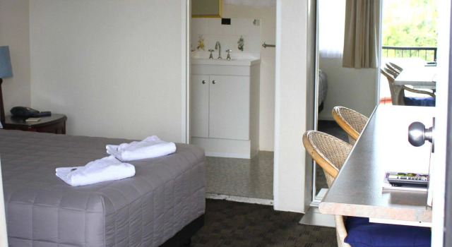 Ambassador Motor Inn, Забронировать Мини-отель Брисбен Brisbane Region, рядом с Квинслендский университет