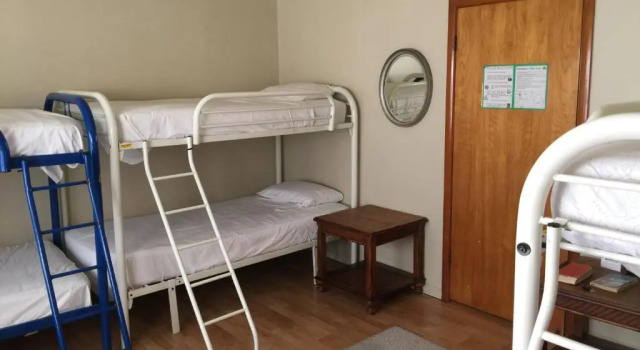 Кровать в общем номере (женский номер) Avenues Hostel