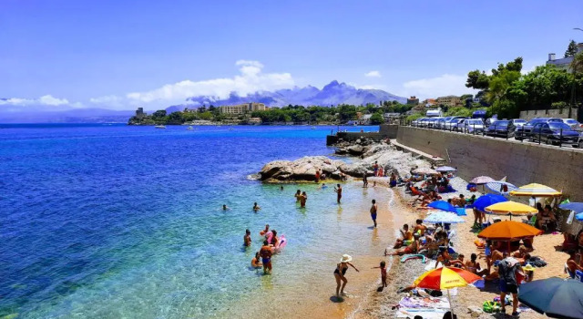 Апартаменты Seafront House Gabbiano Azzurro