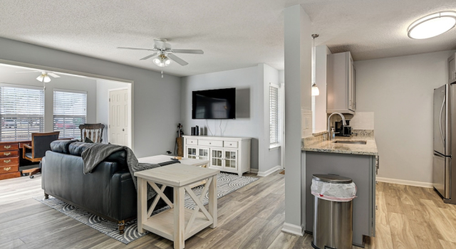 2 Mi to Shore: Surfside Beach Condo w/ Pool Access, Забронировать Апартаменты/квартира Апартаменты Южной Каролины, Апартаменты/квартира