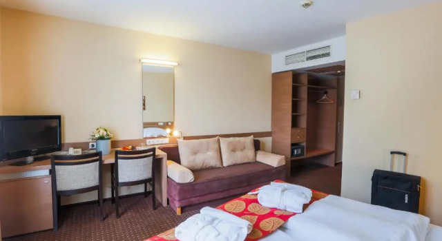 Семейный номер Standard CE Plaza Hotel