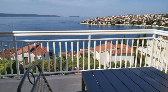 Heated Infinity Pool, Family Apartment With Panoramic sea View 3, Buchen Sie Ferienwohnung Hotels in Gespanschaft Split-Dalmatien mit Pool, Schwimmbad