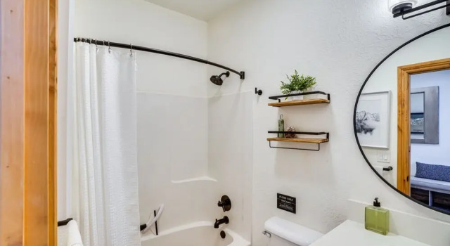 Коттедж Spacious Mtn Manor, 1 Mi to Brian Head Resort!