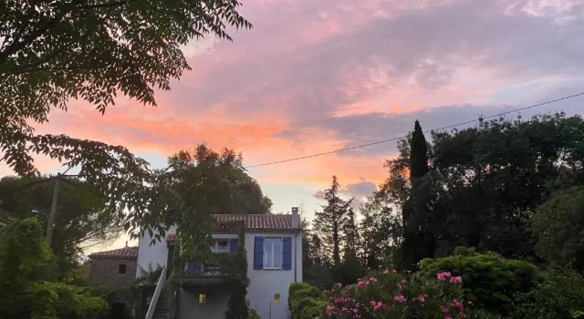 Коттедж c 1 комнатой Petite maison de charme - Le jardin secret dAlice