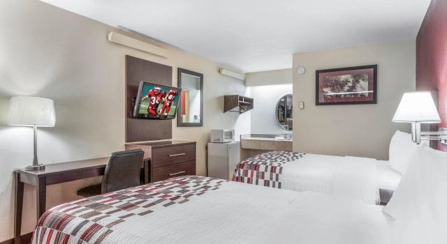 Четырёхместный номер Deluxe Red Roof Inn Columbia, MO