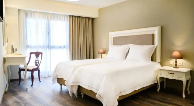 Emerald Suites