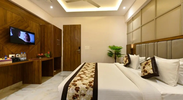 Трёхместный номер Executive Hotel Avalon Palms Agra