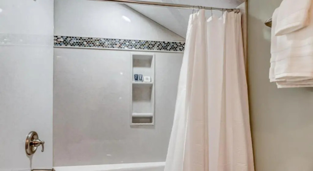 Коттедж NEW Tri-Level Home with Ocean View and 3 En-Suite Bedrooms!