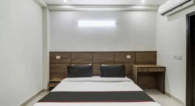 Collection O 82772 Hotel Ay Villa, Забронировать Отель Гургаон 