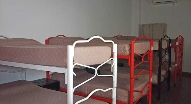 Кровать в общем номере Hostal La Pachamama