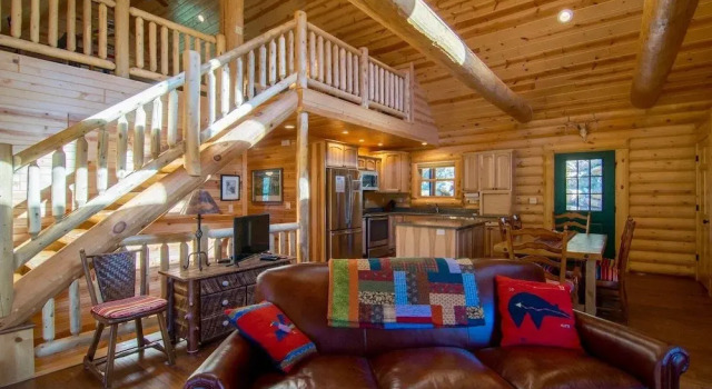 Armstrong Luxury Log Vacation  At Windcliff 4 Bedroom Home by RedAwning