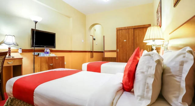 OYO 353 Middle East Hotel