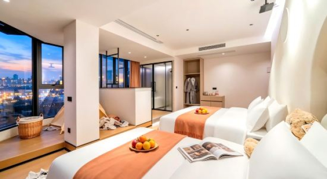 Семейный тент с видом на город Wuyu Riverside Inn · High-altitude Terrace with River View