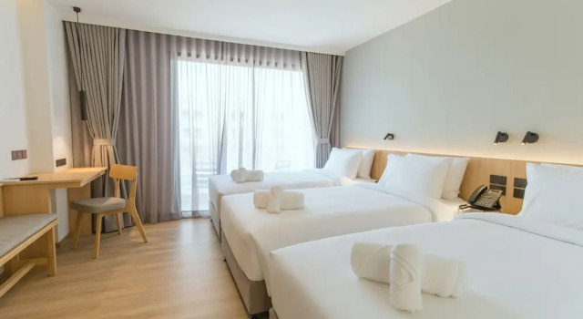 Трёхместный номер Standard с балконом PAAK Hotel Suvarnabhumi