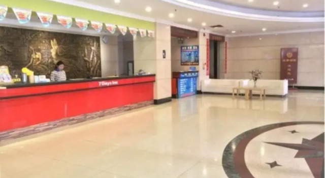 7 Days Inn Shenzhen Dongmen Pedestrian Street Shaibu Subway Station Branch, Rezerwuj Hotel Hotele w Shenzhen z parkingiem, Parking