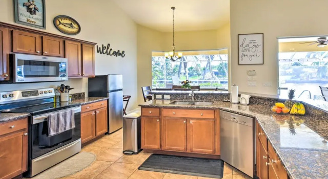Коттедж Waterfront Pool & Spa: Relaxing Cape Coral Retreat