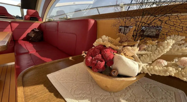 Yacht Lakura 55, Buchen Sie Hotel Hotels in Neapel mit Pool, Schwimmbad