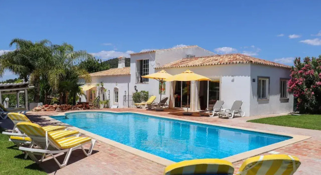 Коттедж Idyllic Farm House with huge Garden for 14PAX