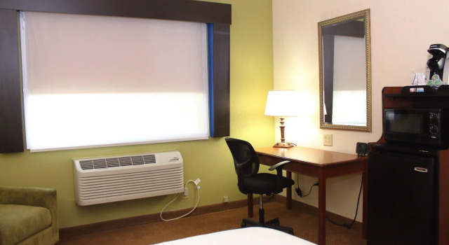 Двухместный номер Standard Holiday Inn Express & Suites Farmington Bloomfield by IHG