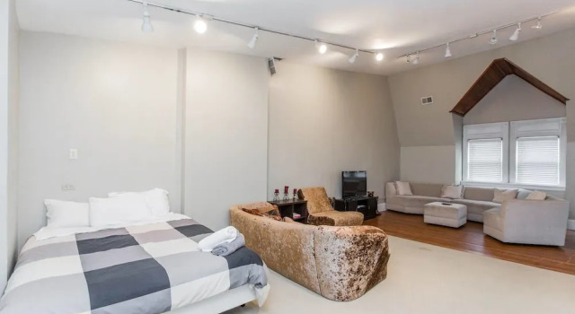 Коттедж Safe Spacious Mansion Indowntown