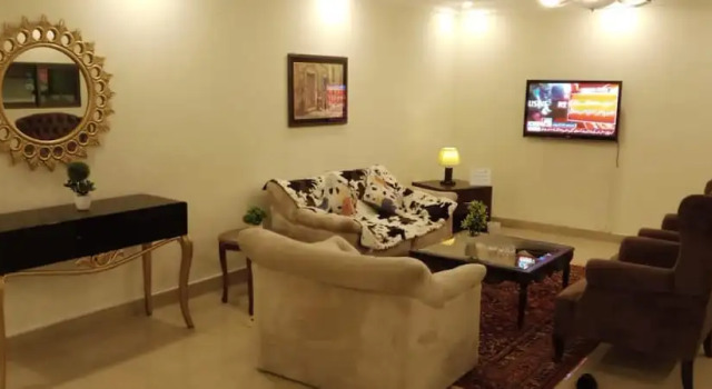 Impeccable 3-bed Apartment in Lahore