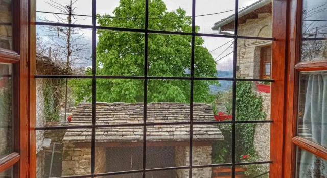 Коттедж с 2 комнатами Archontiko Rapti Stone Traditional House
