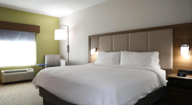 Номер Standard Holiday Inn Express Hotel & Suites Albuquerque Airport by IHG