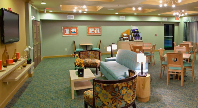 Holiday Inn Express Hotel & Suites Thornburg-S. Fredericksburg, an IHG Hotel, Buchen Sie Hotel Spotsylvania Virginia