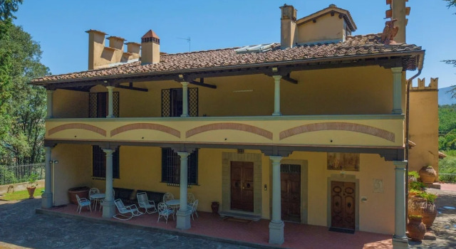 Charming Villa in Tuscany With Swimming Pool, Забронировать Вилла Риньяно-суль-Арно Valdarno