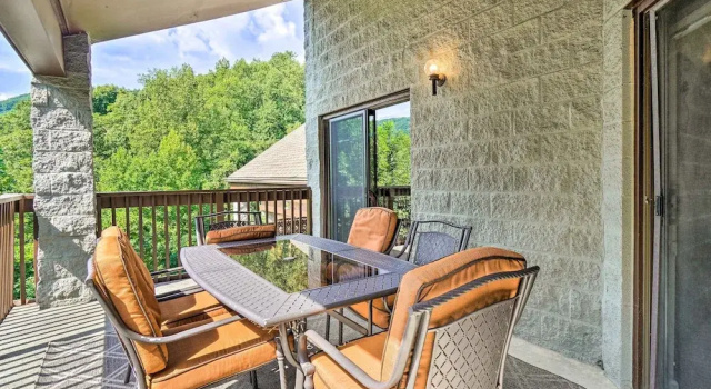 Апартаменты с 3 комнатами с балконом Cozy Gatlinburg Condo ~ 2 Mi to National Park!