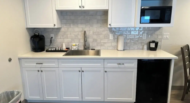 Двухместный люкс с 2 комнатами West Beach Suites