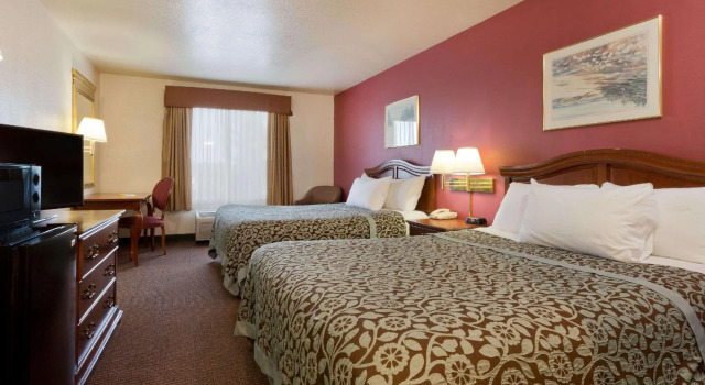 Четырёхместный номер Standard Days Inn by Wyndham Lathrop