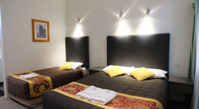Четырёхместный семейный номер Standard Цокольный этаж Sapphire Palms Motel