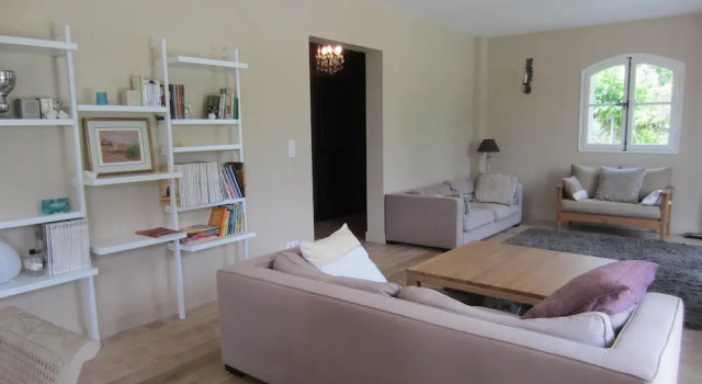 Atmospheric Villa in Pottery Town Salernes , Near Many Lovely Villages, Забронировать Вилла Виллы Овернь-Рона-Альпы, Вилла