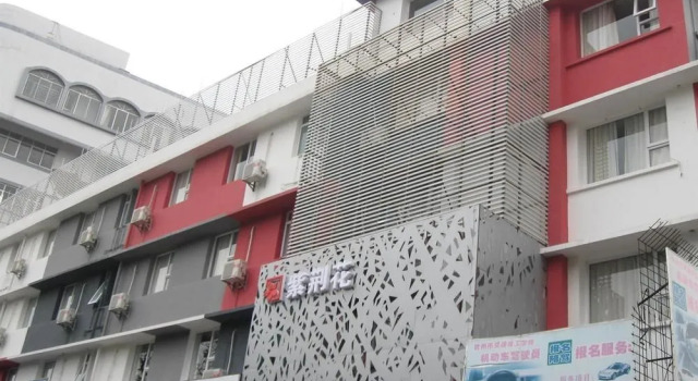 Zijinghua City Hotel, Rezerwuj Hotel Hotele w Qinzhou z parkingiem, Parking