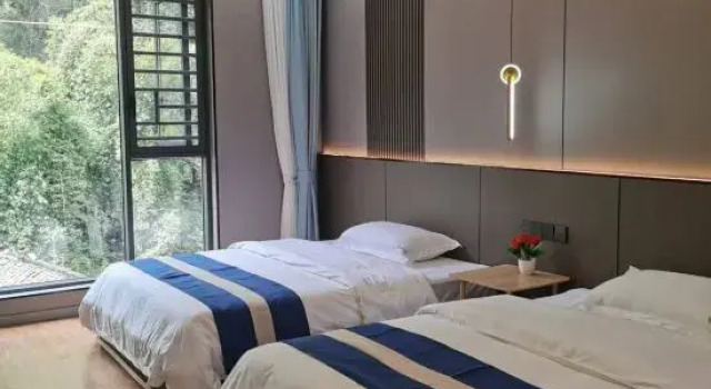 Guichun Homestay (Dehang Miao Village)