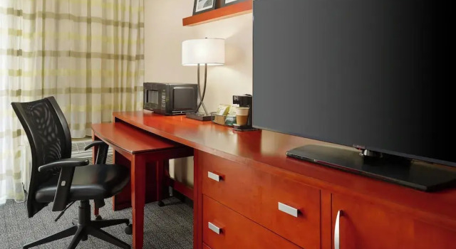 Четырёхместный номер Standard с видом на внутренний двор Courtyard by Marriott Baton Rouge Acadian Centre/LSU Area