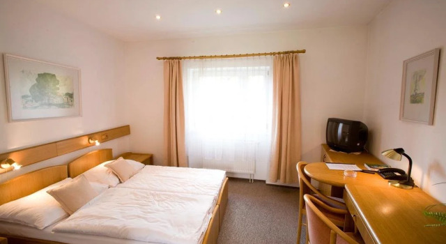Hotel Veba, Забронировать Отель Отели в центре Броумов, в центре