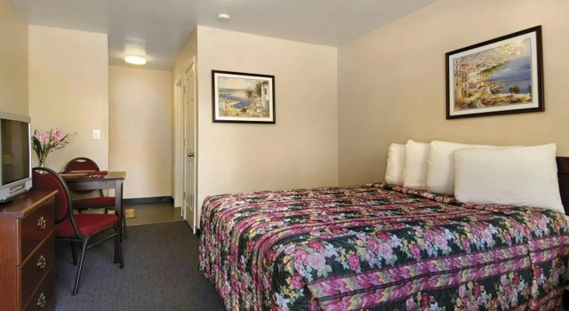 Budgetel Inn & Suites, Забронировать Отель Атланта Джорджия, рядом с The Varsity