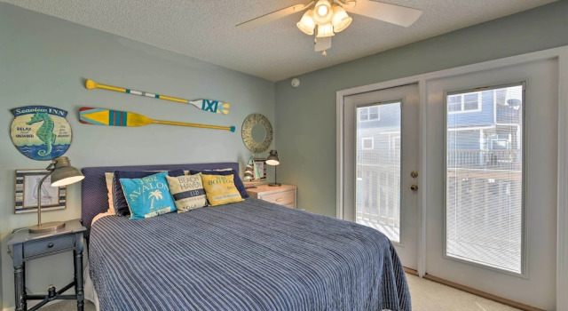 Stylish Gulf Shores Getaway w/ Dock Access!, Prenota Appartamento Hotel a Alabama con parcheggio, Parcheggio