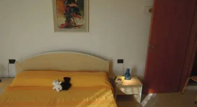 Апартаменты Homely one Bedroom Flat With Side sea View