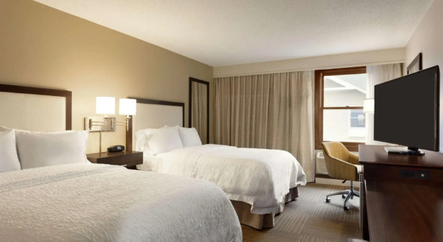 Четырёхместный номер Standard Hampton Inn and Suites Springdale