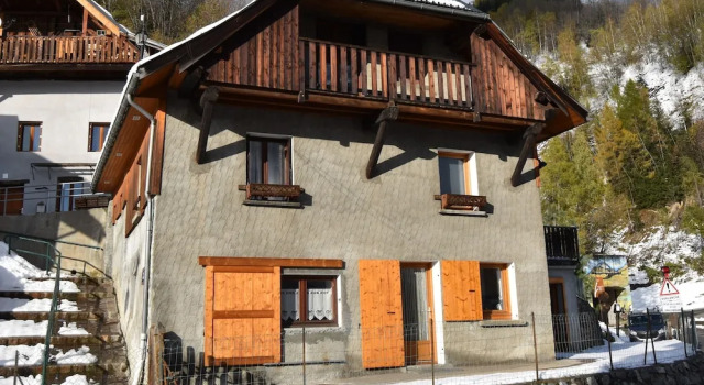 Ski Peak - Chalet Dibona, cosy log fire evenings 200m from the slopes, Забронировать Шале Виллы Овернь-Рона-Альпы, Вилла