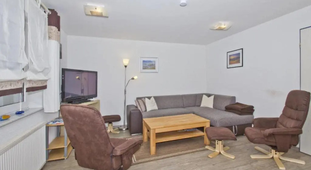Ferienwohnungen am Hochzeitsberg FeWo 17 Souterrain-Wohnung, Забронировать Отель Отели Wittow Peninsula с парковкой, Парковка