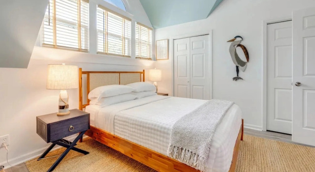 Walk to Eats & Drinks! Stylish Murrells Inlet Stay, Book Lejlighed Murrells Inlet Myrtle Beach