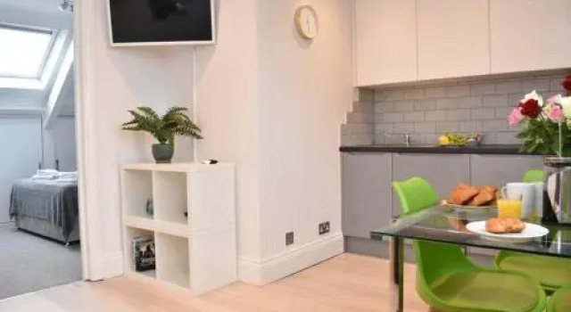 Indigo Flats Apartment 3 Opera House ensuite Fourth Floor, Забронировать Апартаменты/квартира Апартаменты Лондона, рядом с Памятник «Боудикка и ее дочери», Апартаменты/квартира