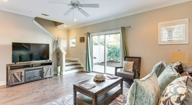 3 Mi to Pier Village: Dog-friendly St Simons Home!