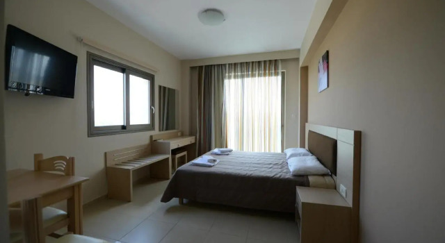 Crystal Bay Hotel, Забронировать Отель Кисамос Западный Крит, рядом с Стадион «Кисамос»